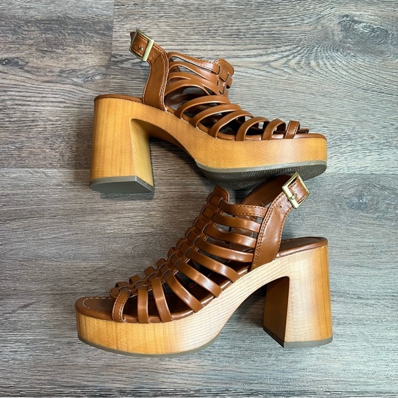 Windsor Platform Sandals with Woven Straps - Picture 2 of 9
